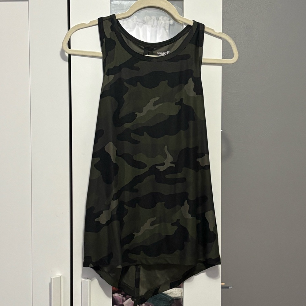 Old Navy Women's Green and Black Camo Tank